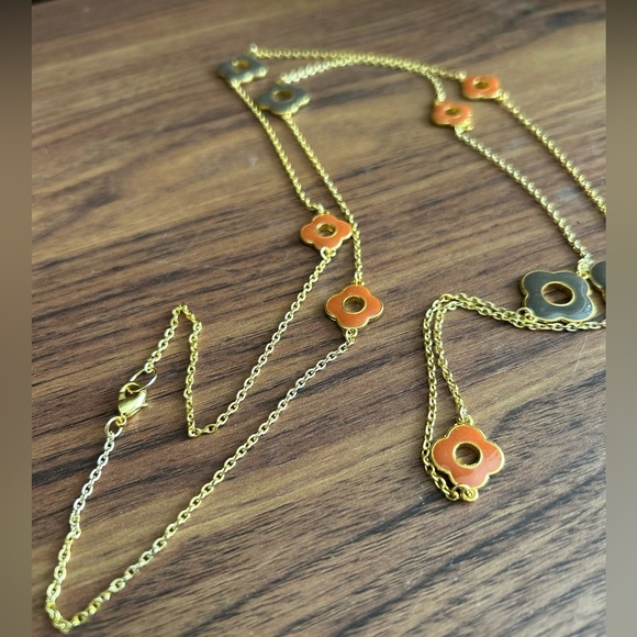 Long gold-toned necklace with enamel clovers, 22”, Vintage Classic Feminine - Picture 5 of 6